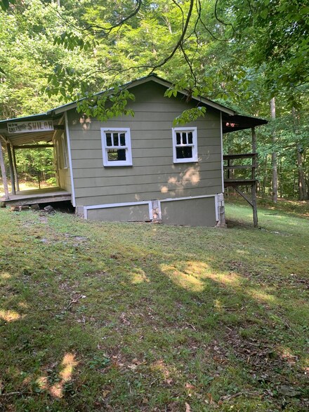 1925 Freezeland Mountain Rd, Hinton, WV 25951