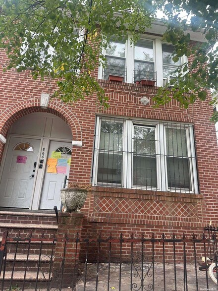 860 44th St, Brooklyn, NY 11220