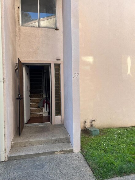 918 Acosta Plaza Unit 57, Salinas, CA 93905