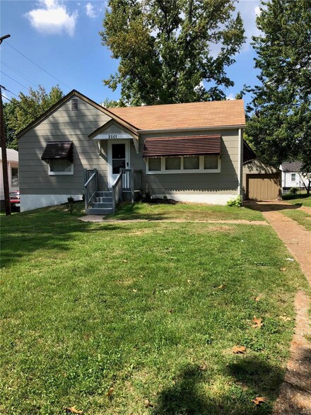 2001 Raft Dr, Saint Louis, MO 63133