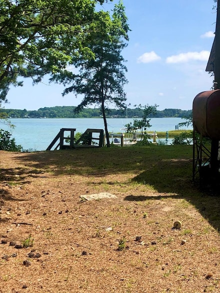 3392 Vaucluse Ln, MacHipongo, VA 23405