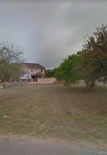 748 N Kika de La Garza Blvd, La Joya, TX 78560