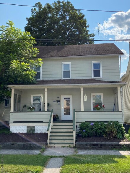 1808 Washington St, Windber, PA 15963
