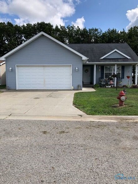 328 Crabtree Ln, Delta, OH 43515