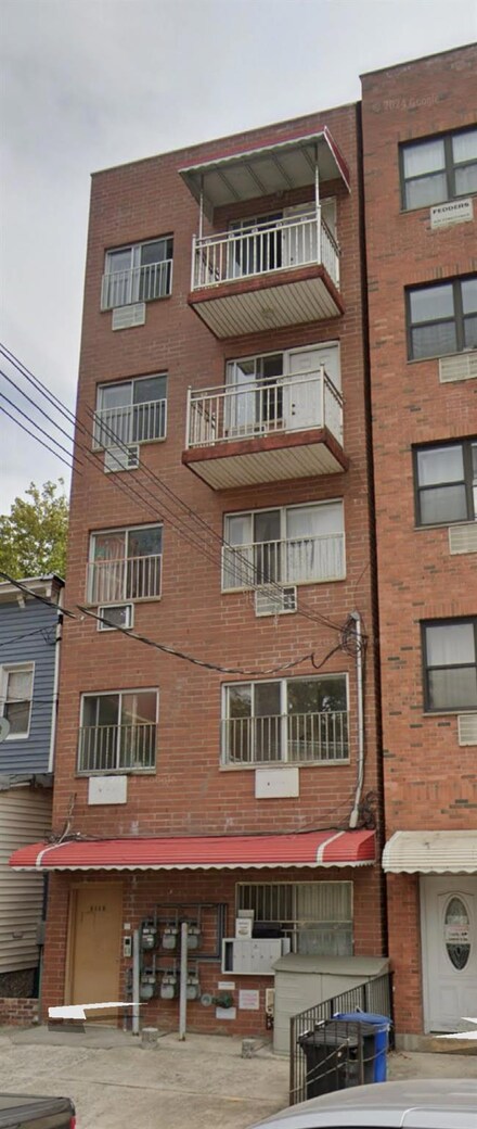 3113 137th St, Flushing, NY 11354