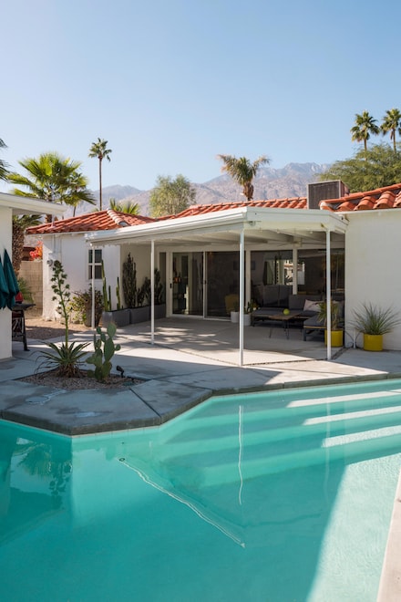 748 N Calle Rolph, Palm Springs, CA 92262
