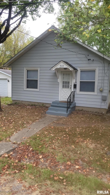 211 W Bryan St, Herrin, IL 62948