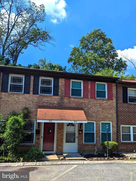 86 Park Vallei Ln, Brookhaven, PA 19015