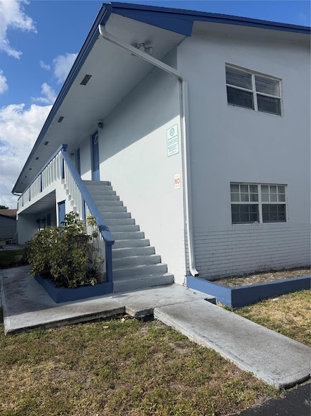 7450 SW 10th St, North Lauderdale, FL 33068