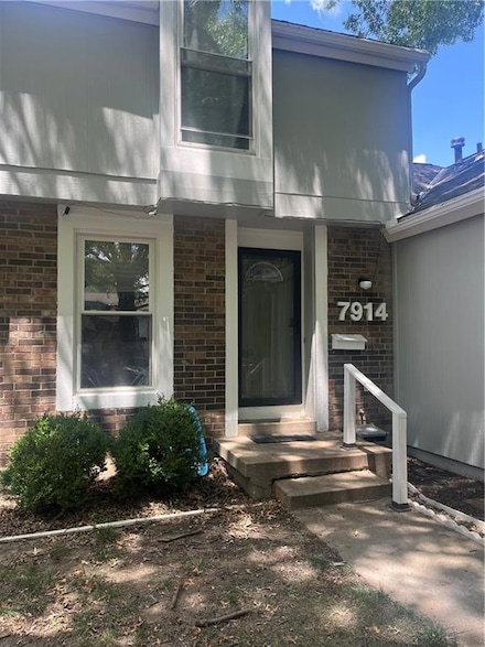 7914 Colony Ln, Lenexa, KS 66215