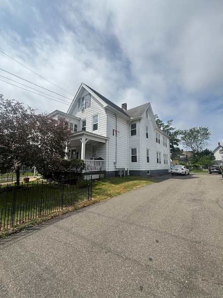 634 Washington Ave, West Haven, CT 06516