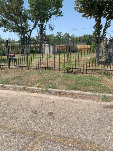 1302 Bastrop Ave, Pasadena, TX 77506
