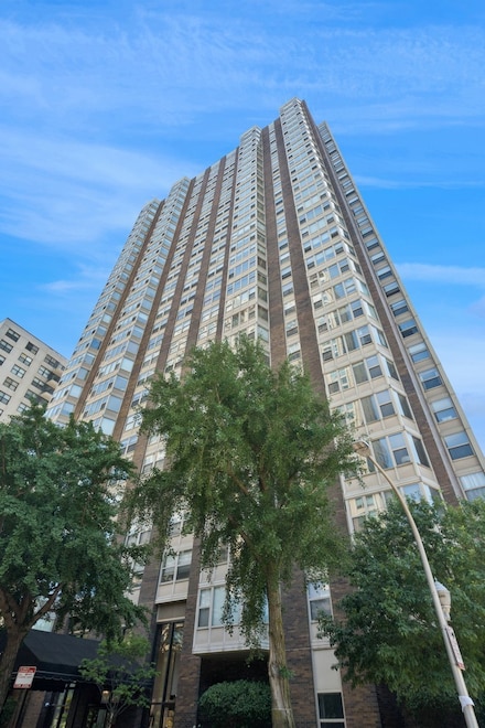 525 W Hawthorne Place Unit 3006, Chicago, IL 60657