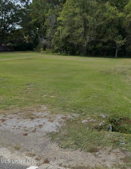 4513 Mill St, Moss Point, MS 39563
