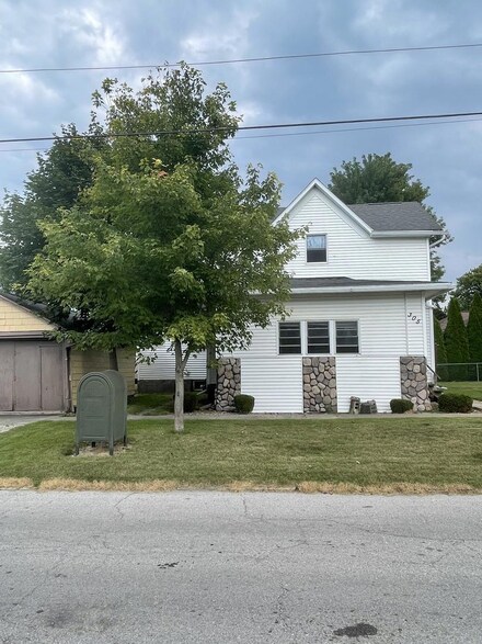 305 Sherman St, Streator, IL 61364