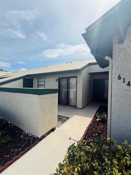 614 SW Jeanne St, Port Saint Lucie, FL 34953
