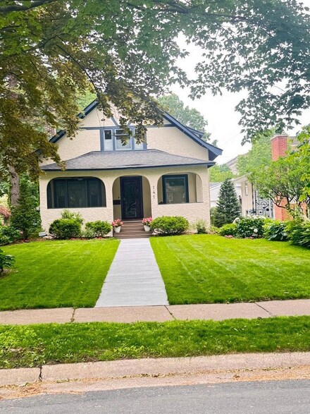 141 Rustic Lodge W, Minneapolis, MN 55419