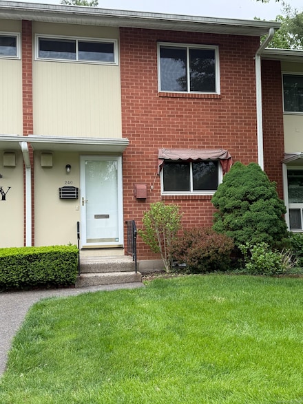 240 Centerbrook Rd Unit 240, Hamden, CT 06518