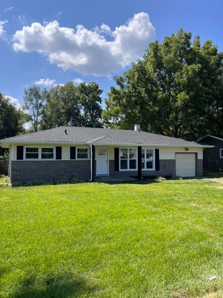 831 W 38th Place, Hobart, IN 46342