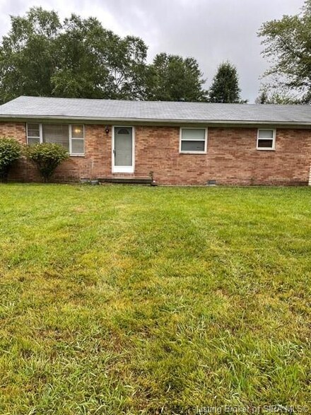 209 E Larry Ln, Scottsburg, IN 47170