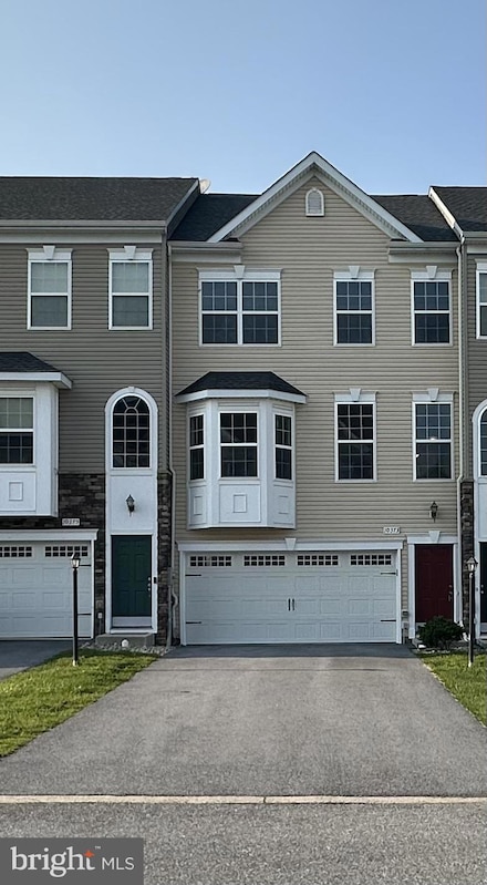 10373 Lantern Ln, Hagerstown, MD 21740