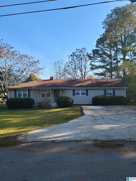 265 Ewing St, Montevallo, AL 35115