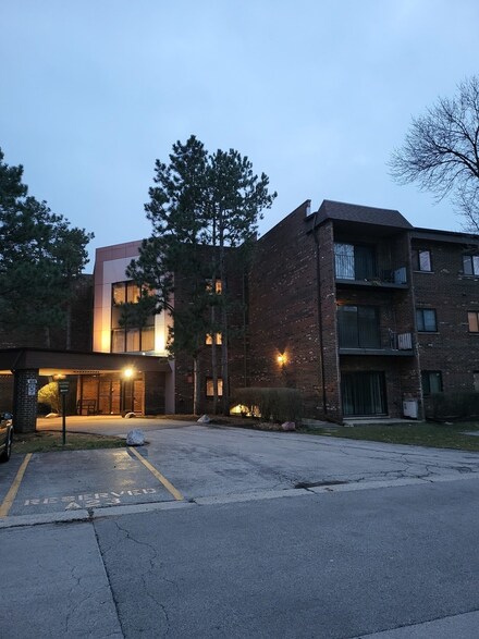 1018 Castilian Ct Unit A115, Glenview, IL 60025