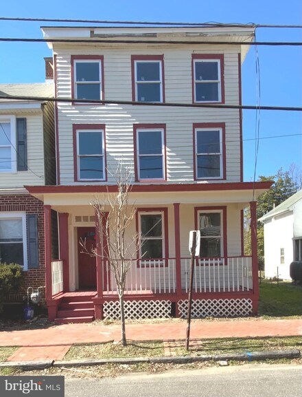 19 Oak St, Salem, NJ 08079