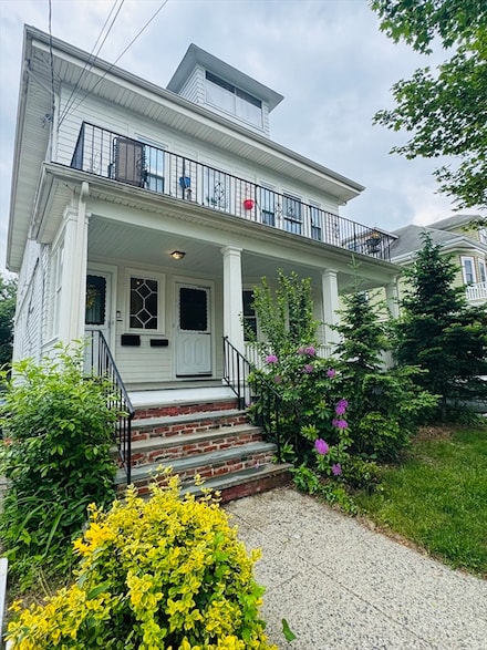 67 Harlow St Unit 1, Arlington, MA 02474