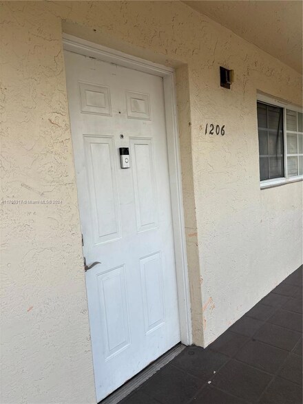 8851 NW 119th St Unit 1206-1, Hialeah, FL 33018