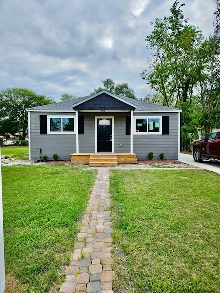920 Francis Dr, Pasadena, TX 77506