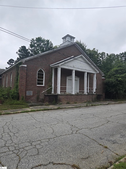 110 N Owens St, Clinton, SC 29325