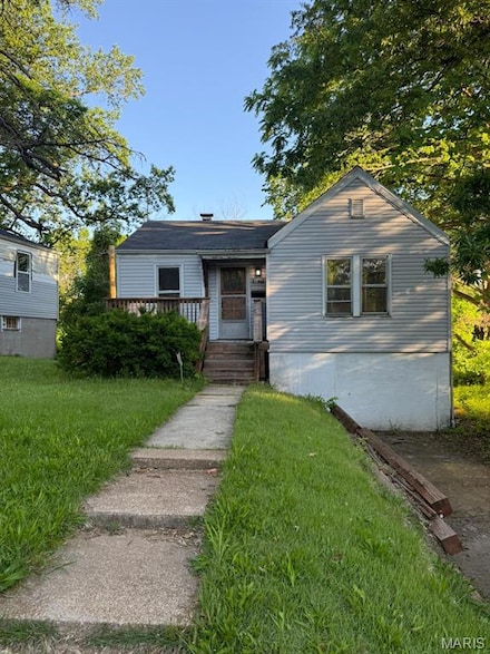 8825 Tyrell Dr, Saint Louis, MO 63136