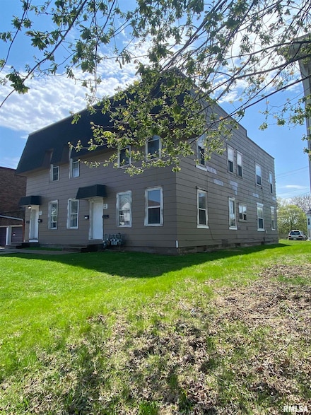 321 E 15th St, Davenport, IA 52803