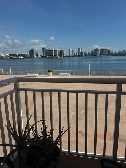 251 174th St Unit 320, Sunny Isles Beach, FL 33160