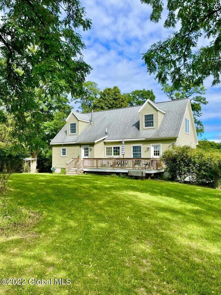 221 Morris Rd, East Greenbush, NY 12061