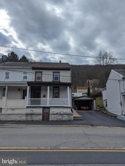 220 W Bacon St, Pottsville, PA 17901