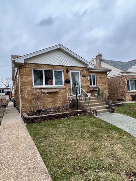 9020 W 22nd Place, Riverside, IL 60546