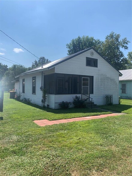201 W State St, Advance, MO 63730