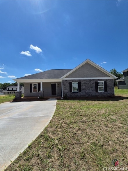 250 Charlotte Cir, Statham, GA 30666
