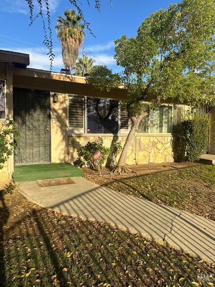 2827 Oswell St, Bakersfield, CA 93306