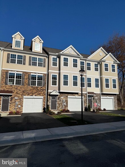 225 Sullivan Ln, Prince Frederick, MD 20678