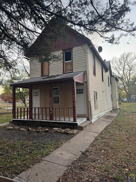 1115 SW Clay St, Topeka, KS 66604