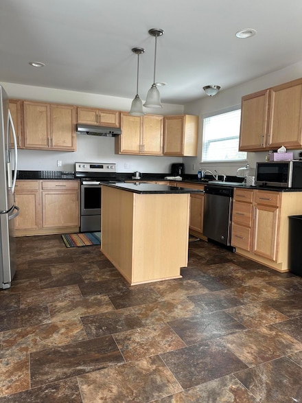 8982 Creekway Dr, Ypsilanti, MI 48197