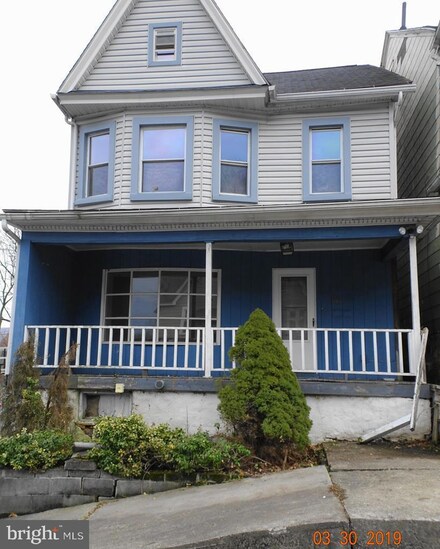 618 N 10th Ave, Altoona, PA 16601