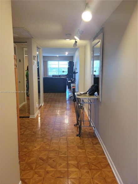 1001 SW 128th Terrace Unit 414B, Pembroke Pines, FL 33027