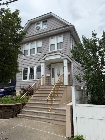 47 Elliot St, Passaic, NJ 07055