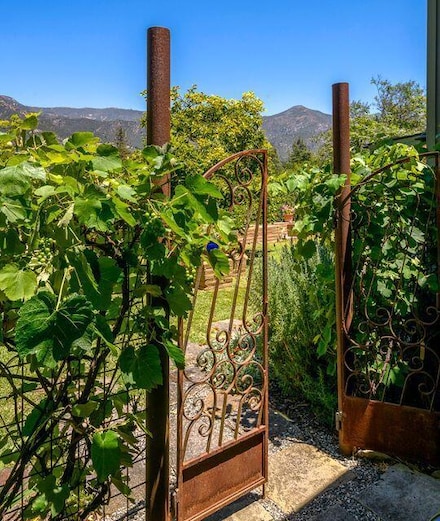 535 Barker Pass Rd, Santa Barbara, CA 93108