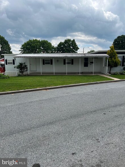 4 Hillcrest Dr, Hershey, PA 17033