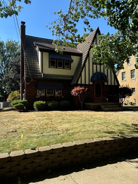 404 Robert Ave, Rockford, IL 61107
